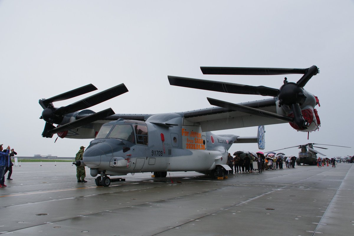 gunsou_bouei64's tweet photo. 陸上自衛隊 佐賀駐屯地 創立記念行事

V-22オスプレイ(機内見学)
オスプレイの機内を見学。
あいにくの雨なので少し並んだだけで入れました。

「どこでも自由に撮影してください」ということでじっくり見てきました。
機内も基本は米軍機と一緒ですって。

撮影:2026年4月26日(日)
#陸上自衛隊 https://t.co/kpGUau6wR3
