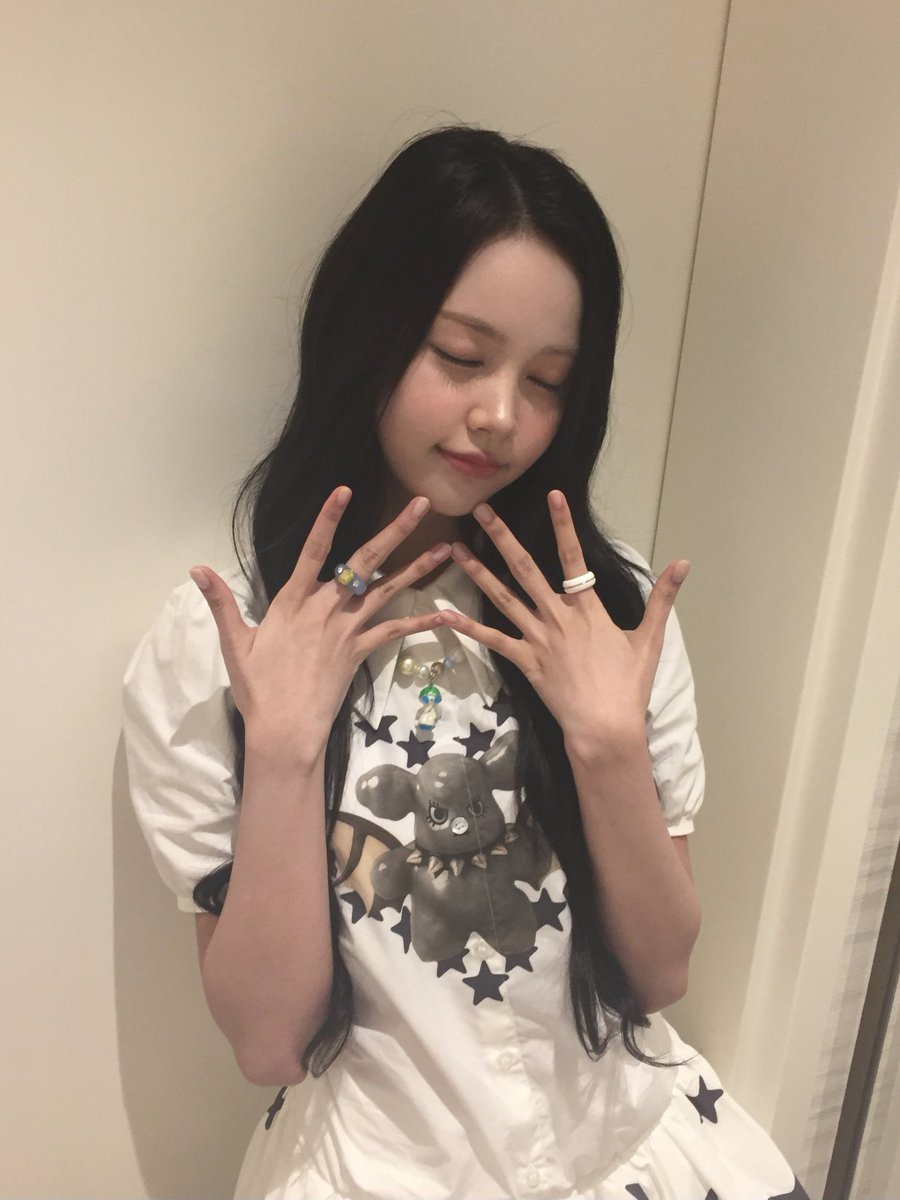 weverse update.

谢谢你今天在! S2U~ 我爱你🤍😉

#Hearts2Hearts #하츠투하츠 #H2H #CARMEN #카르멘