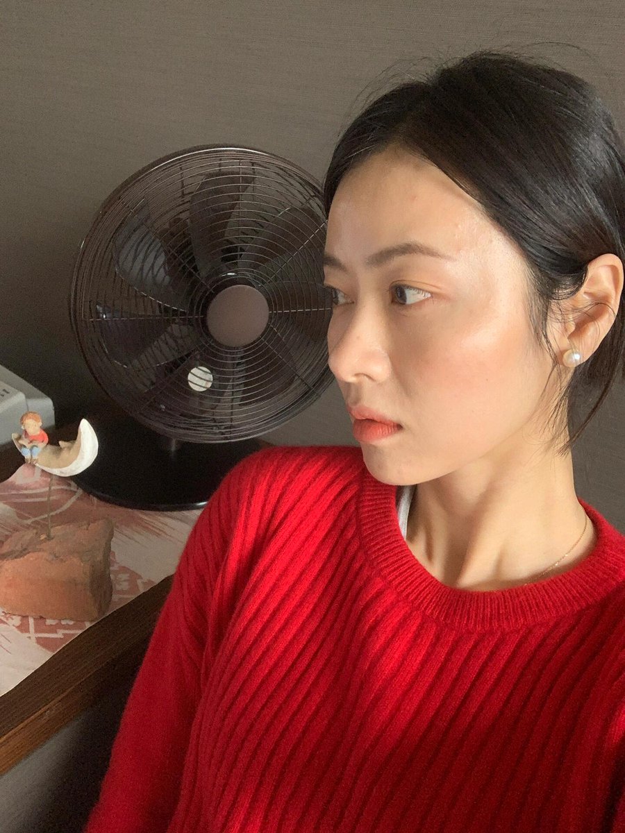 vaatto's tweet photo. ❤️#RedSweaterSeason #SideProfile #CozyVibes #AsianBeauty https://t.co/TaFBMsYF9k