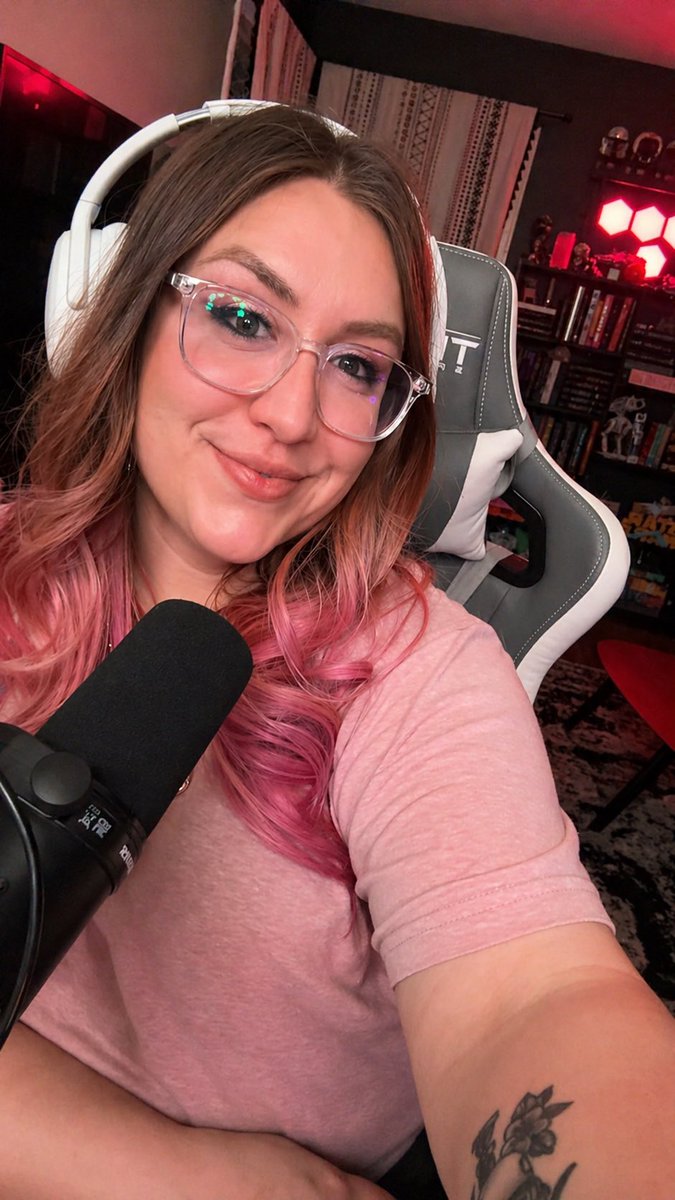 ladyphas's tweet photo. Collab night! 
We’ve got a bingo card to make things fun an interesting. 

Come hang out! 

https://t.co/pWzXDq0hFo https://t.co/96otyiSNFF