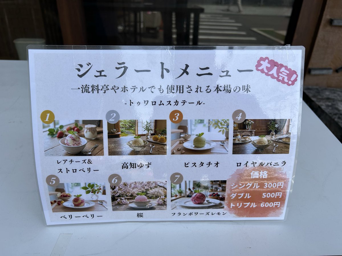 絶好の古本日和の下、大阪市阿倍野区「本屋 亜笠不文律」さん主催の「あべのてくてく古本市」が隣の焼肉屋・萬野の駐車場でスタート。グルメやデザートも充実していて早くも大盛況📚
#ツール・ド・古書 #阿倍野