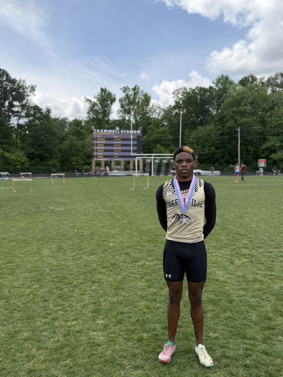 RVLtrack_field's tweet photo. 📸 GoldBlooded 📸 

Darron Jones brings home the 🥇 in the Boys 100m Hurdles to win the section headed into State week. Running Sub 15 was Darron’s goal today, and he crushed it setting his own PR and New School Record!!!

#fly #goldblooded https://t.co/E9epoygt9Y