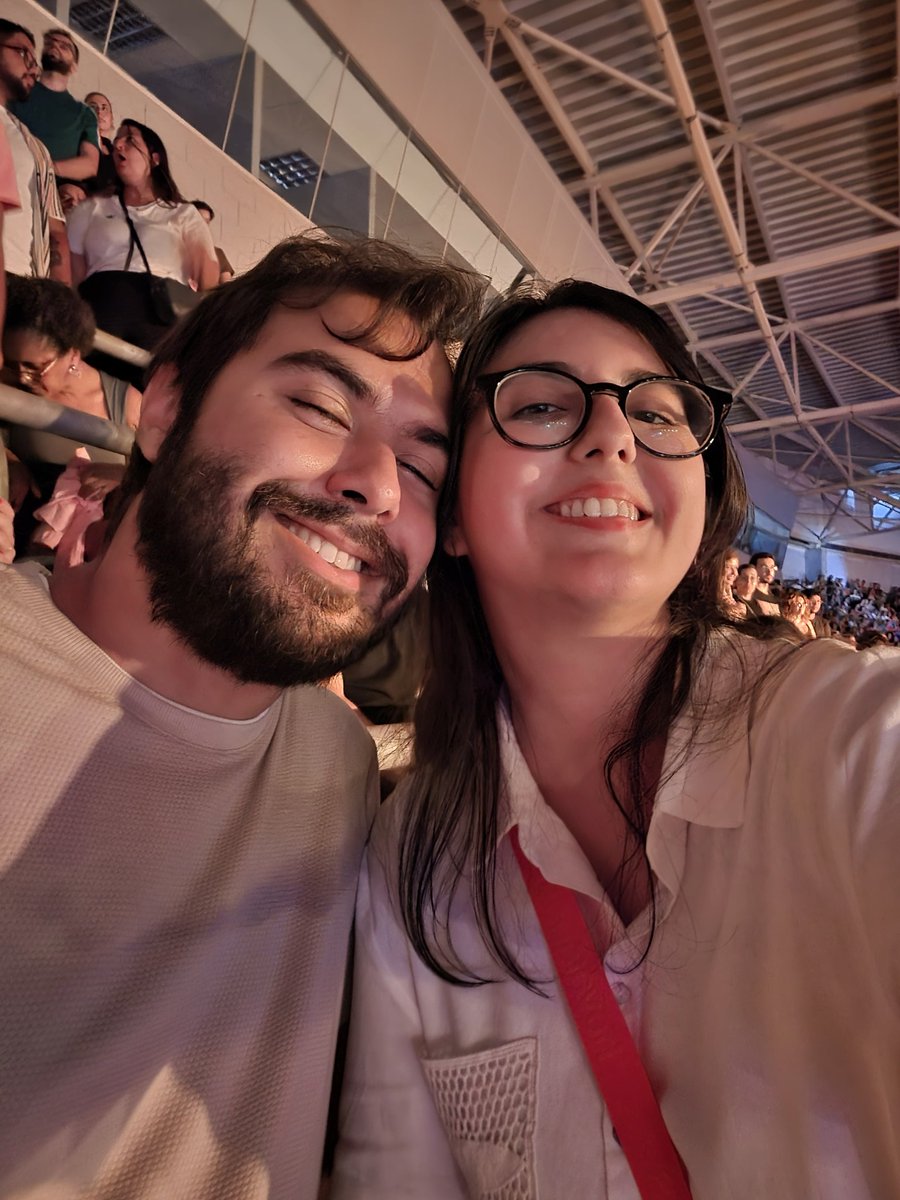 Sou difícil de chorar em shows. Mas foi só começar "Lembrei de Nós" que me debulhei em lágrimas

E tudo porque eu tive a sorte de ter o amor do <a href="/neubaldo11/">Gustavo Neubauer</a> ao meu lado ❤️