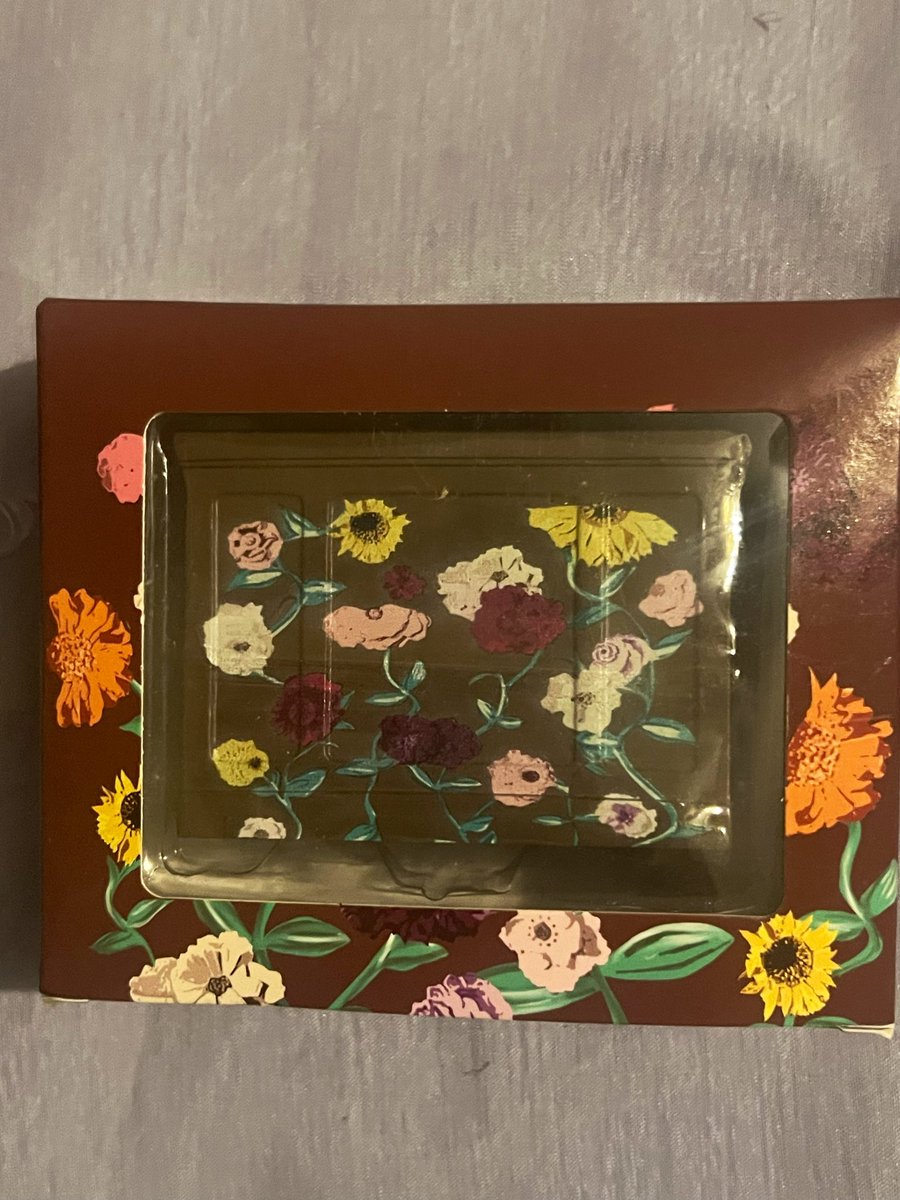 godisawomanag's tweet photo. selling a few items
[ surprise piano ornament / signed gold eternal sunshine deluxe cd / lover live from paris heart shaped vinyl ] paypal (g&amp;s) only 
taylor swift / ariana grande 
#signed #llfp #tsornament #arianagrande #eternalsunshine https://t.co/4Obq1CRvPX