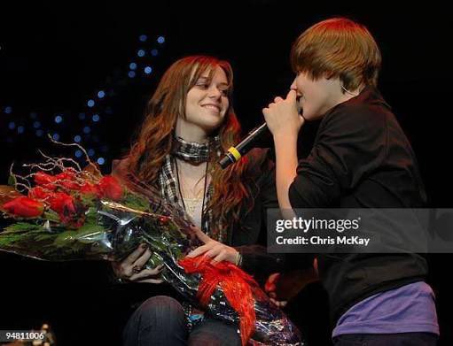 ari 𖤐 tweet media