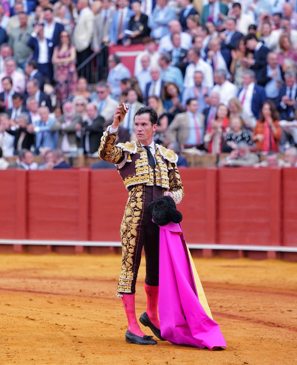 fronteraenlaweb's tweet image. #25Abr | #España | FERIA DE ABRIL – DECIMOTERCER FESTEJO. Lección de Luque, inventor de una faena de oreja  fronteradigital.com.ve/entrada/71791 | #Entretenimiento