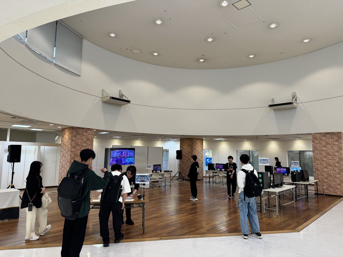 本日、アルパークのeスポーツイベントにて実況MCを担当します🎤
スト6は13:00からミニ大会！！
会場準備もバッチリです👌
ぜひ足を運んでみてください！
#広島eスポーツ