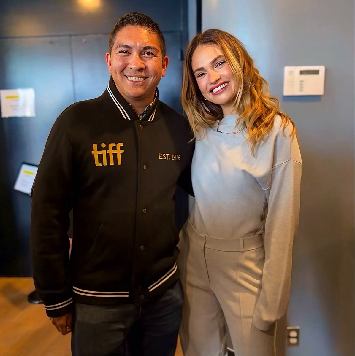moviebuddyjb's tweet photo. Lily James is a gem. Go watch SWIPED on Hulu. Had a fun afternoon! Hopefully will interview her on the channel soon! #themoviebuddy #lilyjames #swiped #hulu #bumble #awardsseason #emmys #television #themoviebuddy #mammamiaherewegoagain #cinderella https://t.co/CeuyWkr2xG