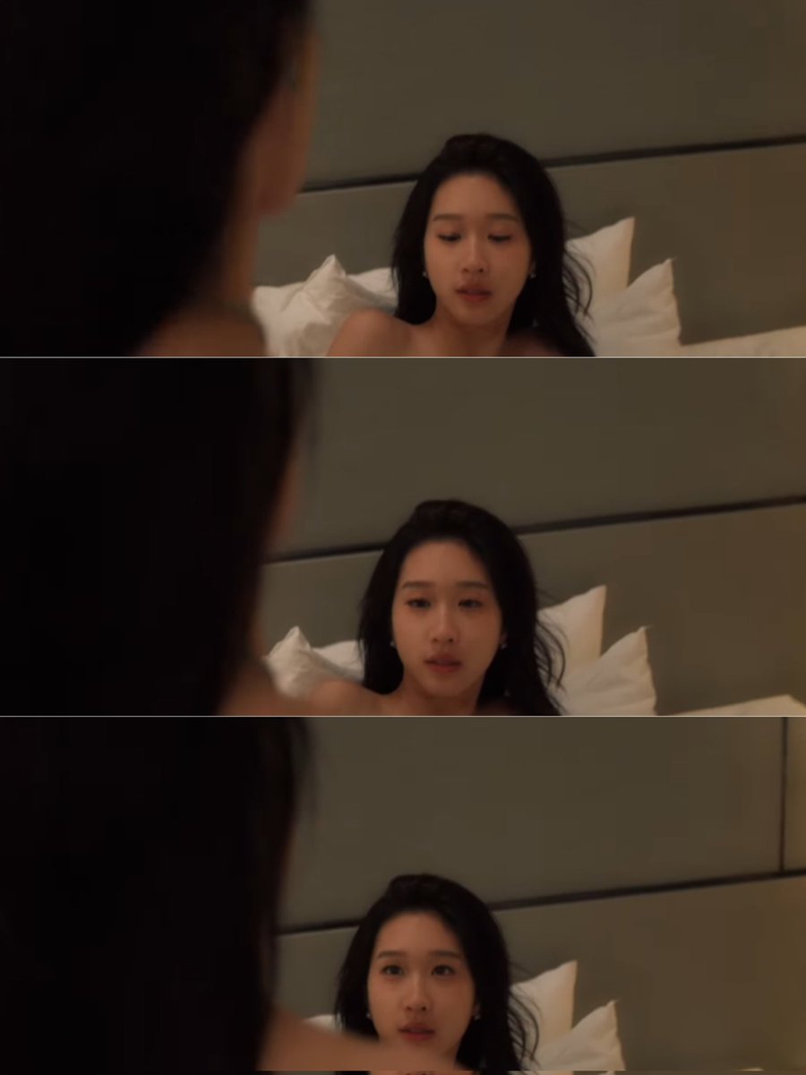 Excuse me? 🫠 the way she scanned Arisa's body from bottom to top like it's the most beautiful tourist destination in Thailand 🫵🏻🙂‍↔️

LOVE OUT OF CONTROL
#BrokenOfLoveEP5