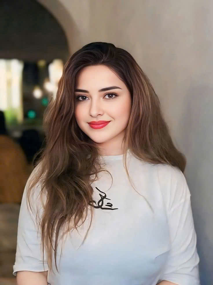 Ellison Holly tweet media