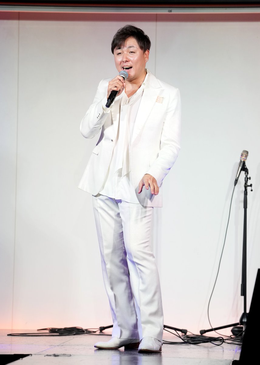 minkayo222's tweet photo. 桜井はやと 

新曲「愛にたりない」発売記念ライブを２５日、都内ライブハウスで。

舞踊家・歌手川嶋杏奈の踊り、仲内拓磨のギター演奏をバックに「夜桜お七」を歌いながら桜井が登場！

「夢である紅白の舞台を目指していきたい」と

詳細はみんかよHPで

https://t.co/9e4N0unmLD #amebaownd https://t.co/DPXmB0s1G1