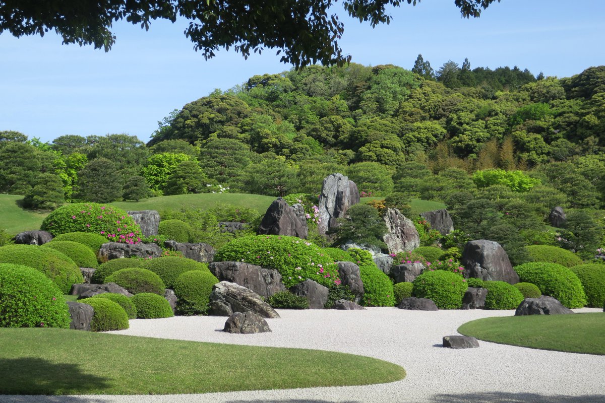 【庭】78冊(2001.7第140号〜2016夏NO223号） 庭園だより｜春の日本庭園の様子です】 現在庭園内ではツツジが開花し