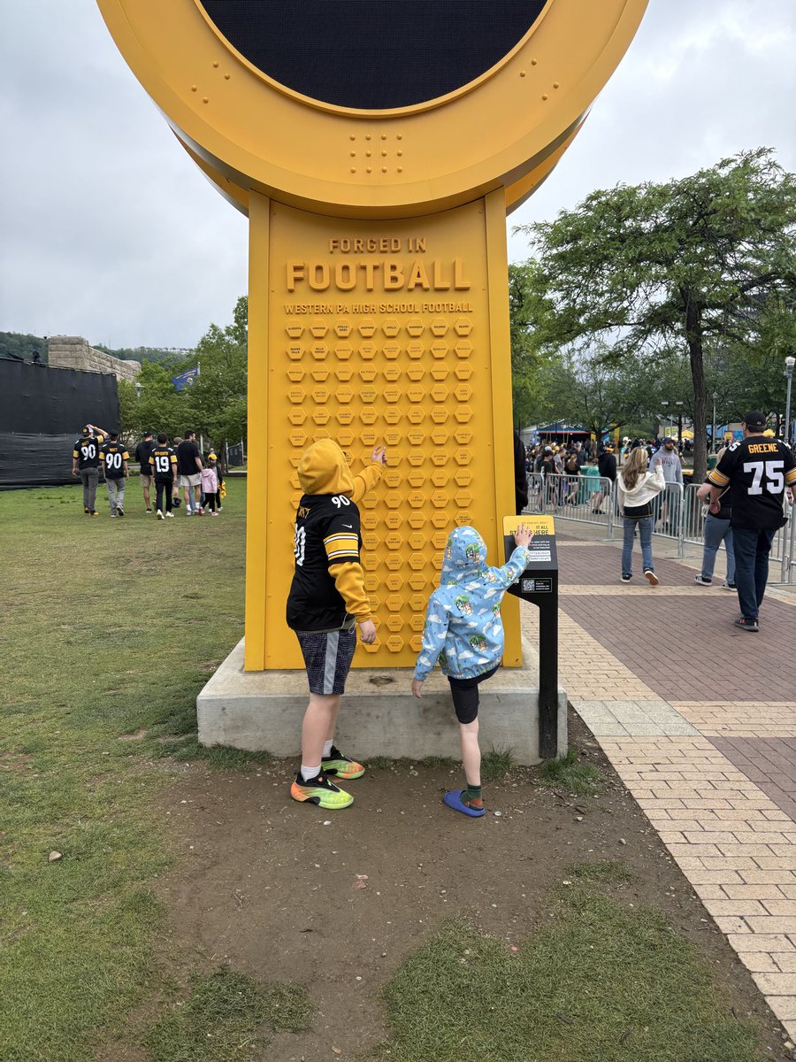 catie 💛 tweet media