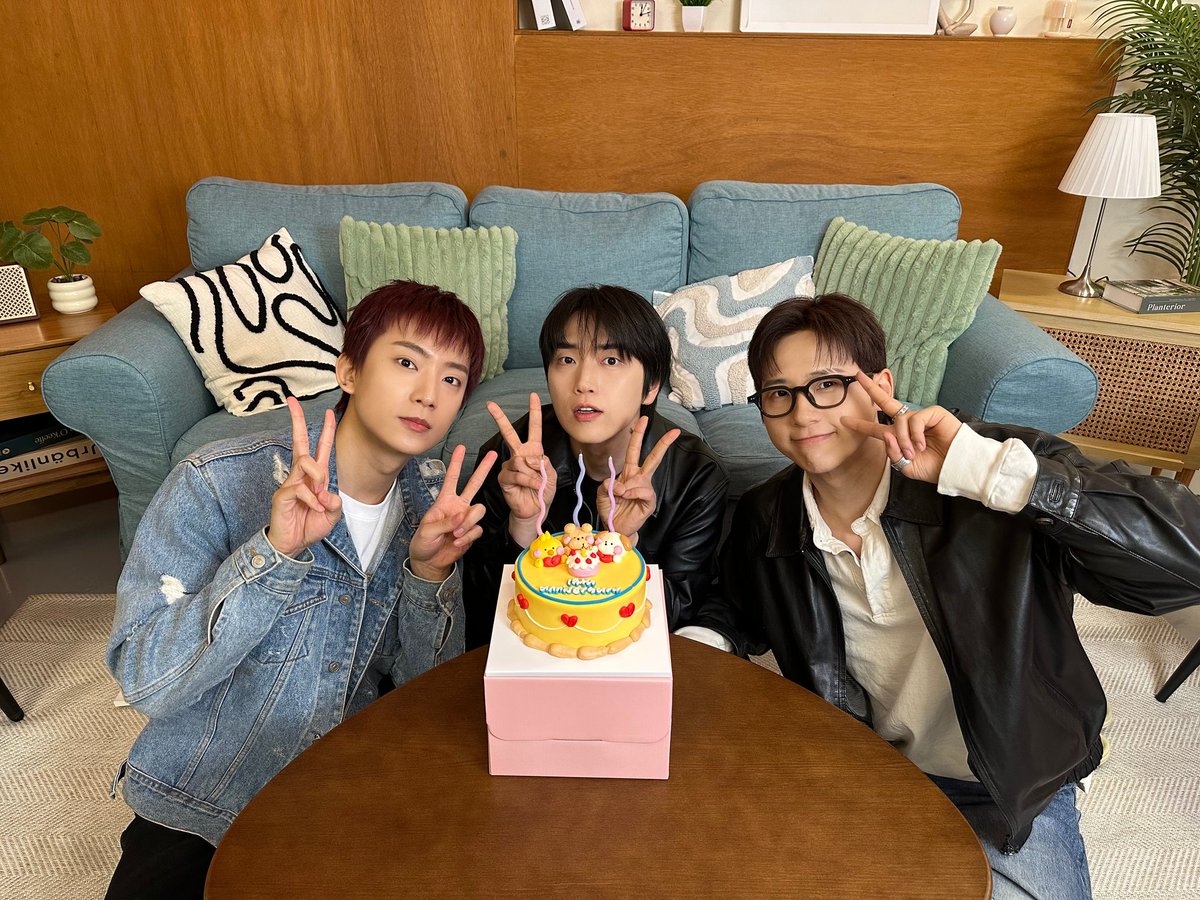 바나와 함께 매일이 
HAPPY BANA DAY 💚

Special thanks to
#B1A4 #비원에이포 #신우 #산들 #공찬