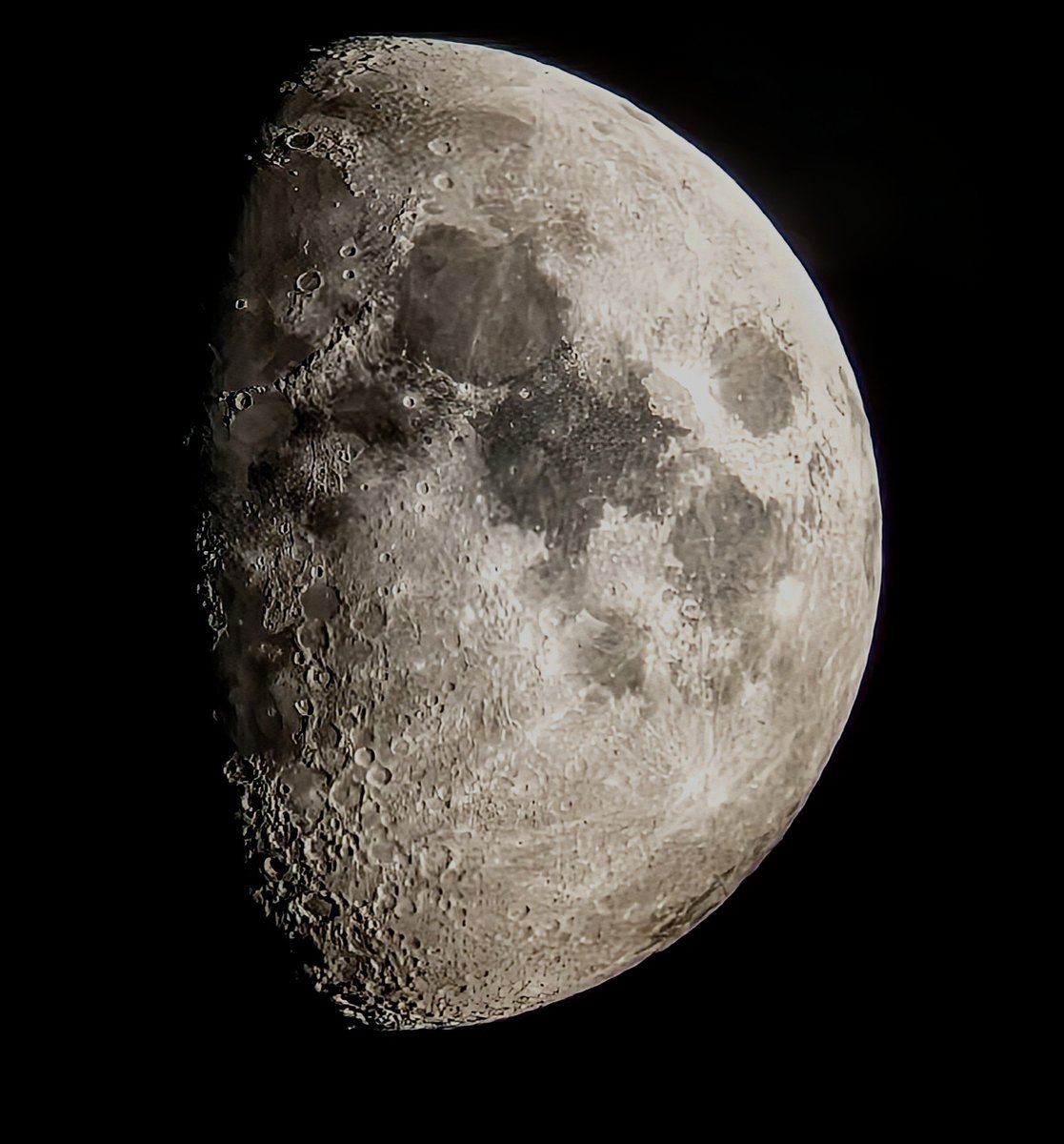 Tonight's moon
Waxing gibbous
69% illuminated 
10" Dobsonian and Google pixel 10 pro
<a href="/madebygoogle/">Made by Google</a> <a href="/ChadWeather/">Oldham Weather</a> <a href="/MoonHourSocial/">#MoonHour™️Social</a>