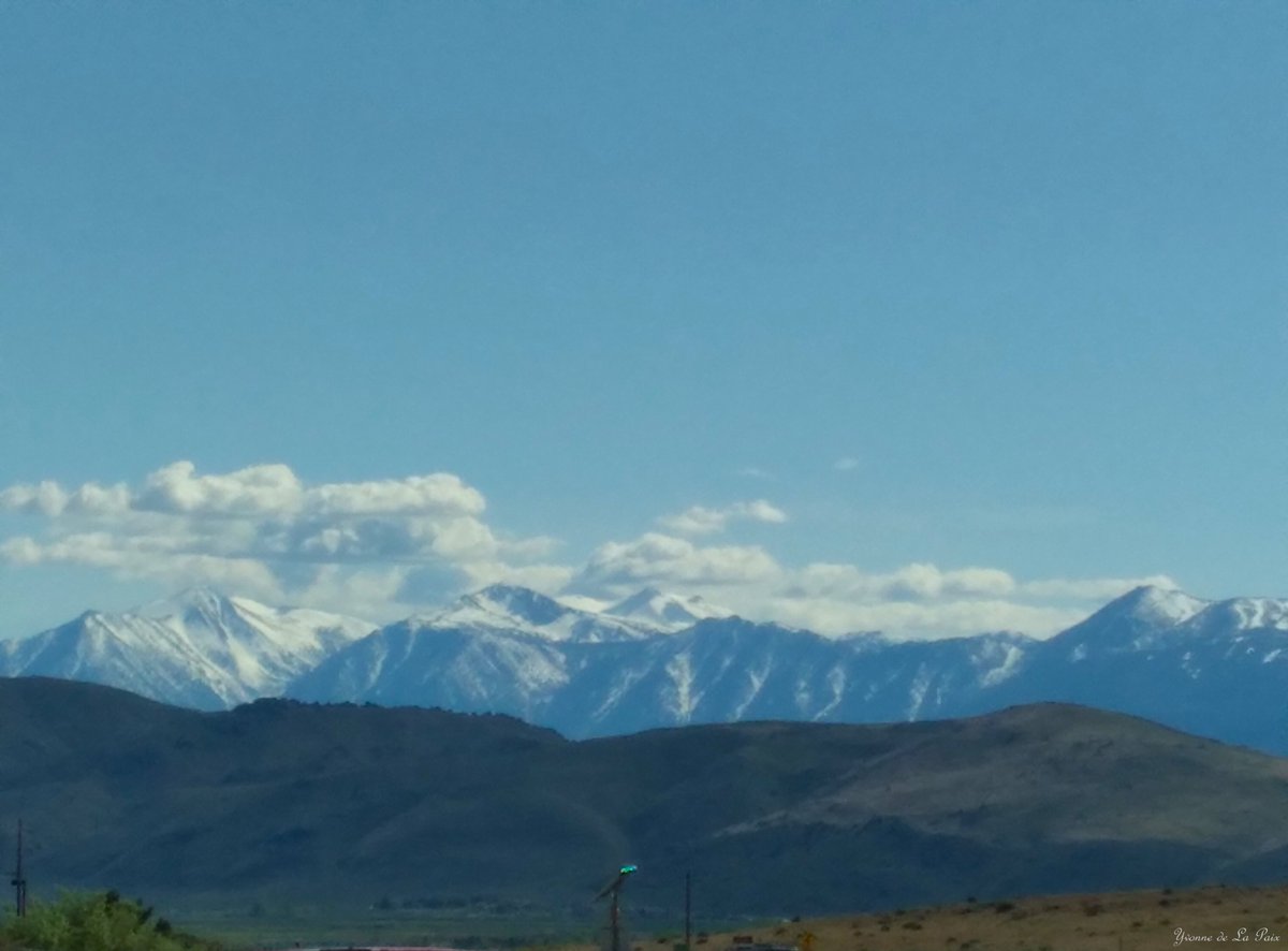 MYvonne10054's tweet image. CLOUDS RESTING ON &amp;amp; BETWEEN
THE 10K-14K FOOT PEAKS OF THE SIERRA NEVADAS
On the roads around home yesterday. I love the open spaces, the massive sky, the massive mountains, and their foothills.
#Nevada #NorthernNevada #home #cloudscapes #mountainscapes #clouds #mountains #weather