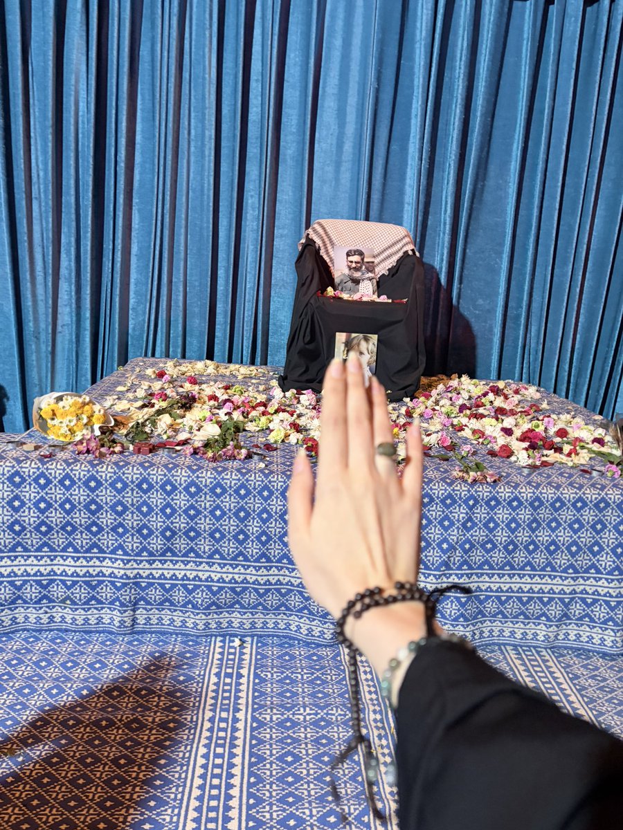 هِلیتو tweet media