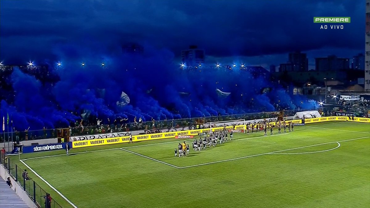 saremo__ofc's tweet photo. Isso é o Fenômeno azul, isso é o Clube do Remo!

Que lindo ver o Baenão e nossa torcida na série A 💙 https://t.co/LIK8GfpxoO