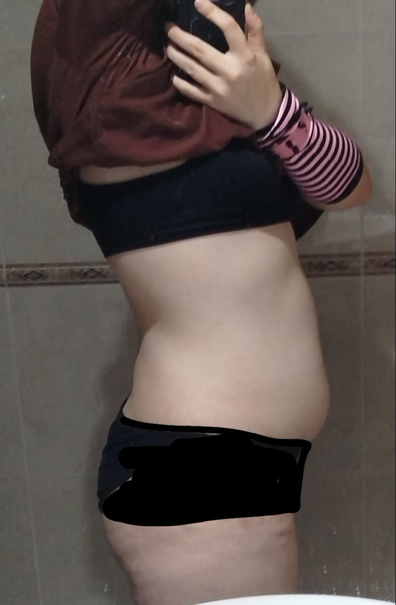 Garf_lvrr420's tweet image. I know it's not much difference but 1 week and 1 day difference -4kgs (no sucking stomach) #edtwt  #weightloss