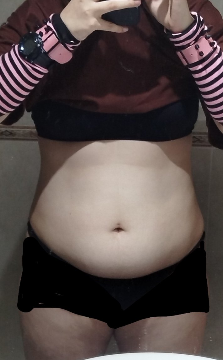 Garf_lvrr420's tweet image. I know it's not much difference but 1 week and 1 day difference -4kgs (no sucking stomach) #edtwt  #weightloss