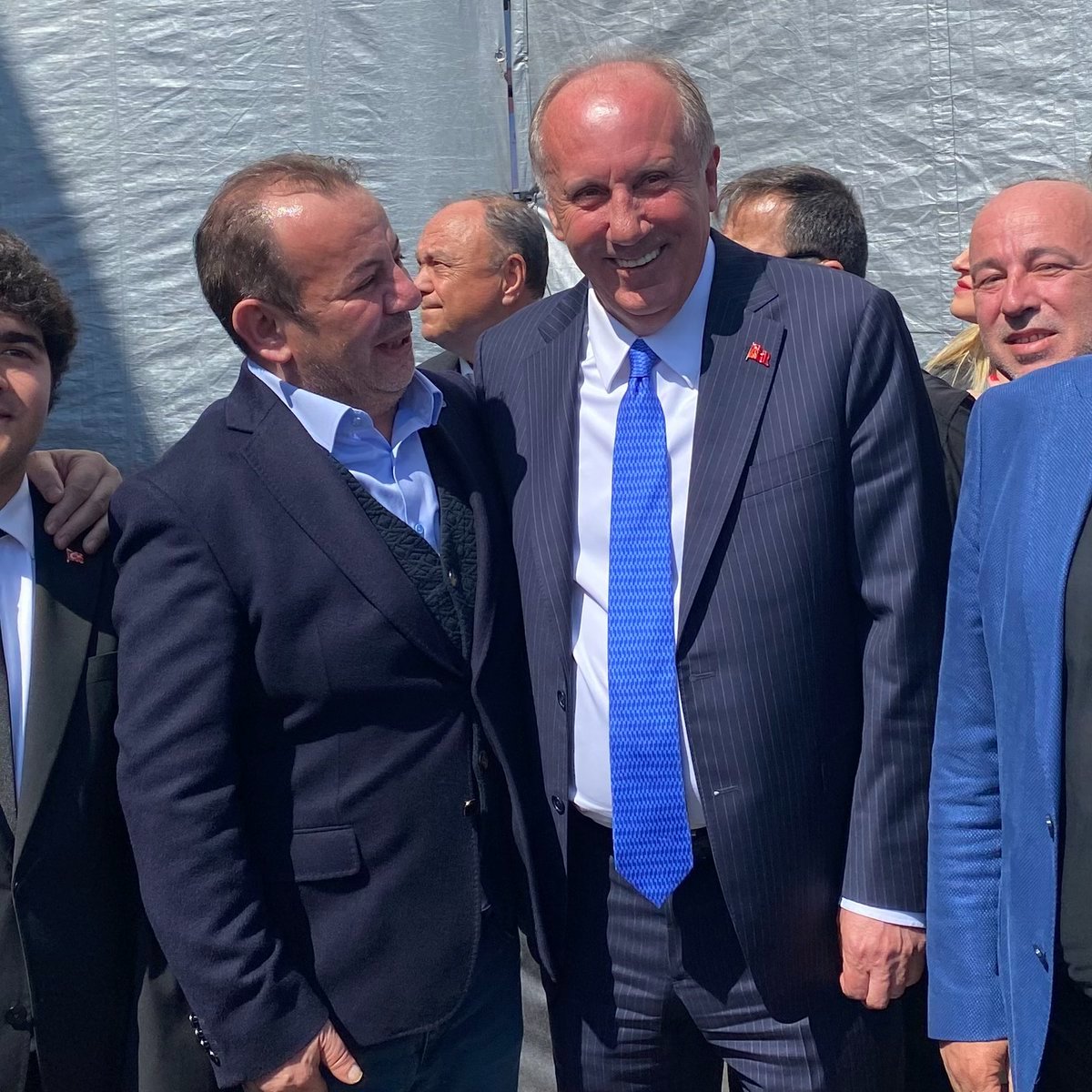Özgür Başkan bu konuda çok yumuşak maalesef

Bizim kk nefretimiz bu seviyededir