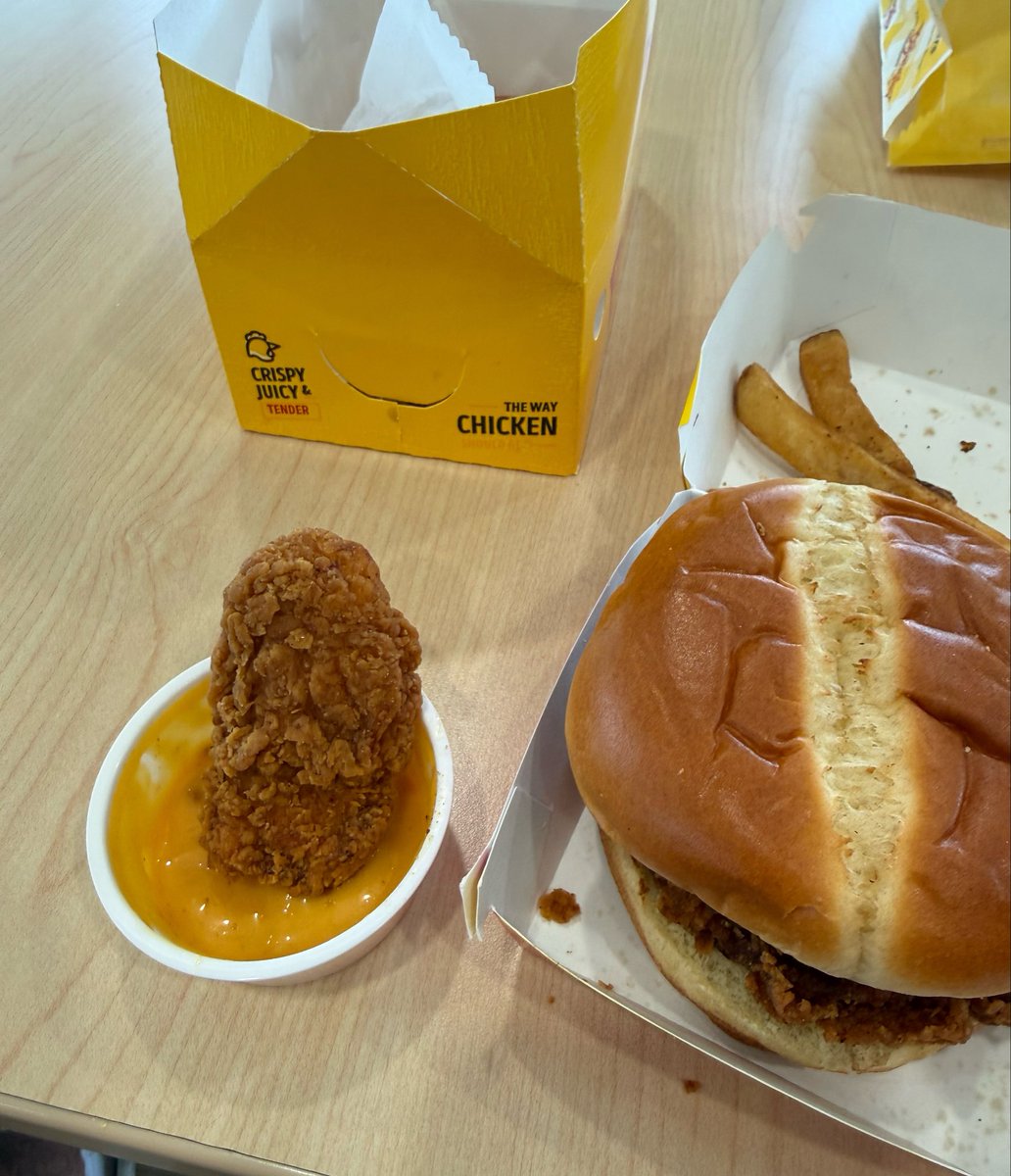 Cooterfield's tweet photo. I am about to blow my head off at Bojangles. Had to get a sammich to offset the measly tenders https://t.co/KyuiALYjNZ
