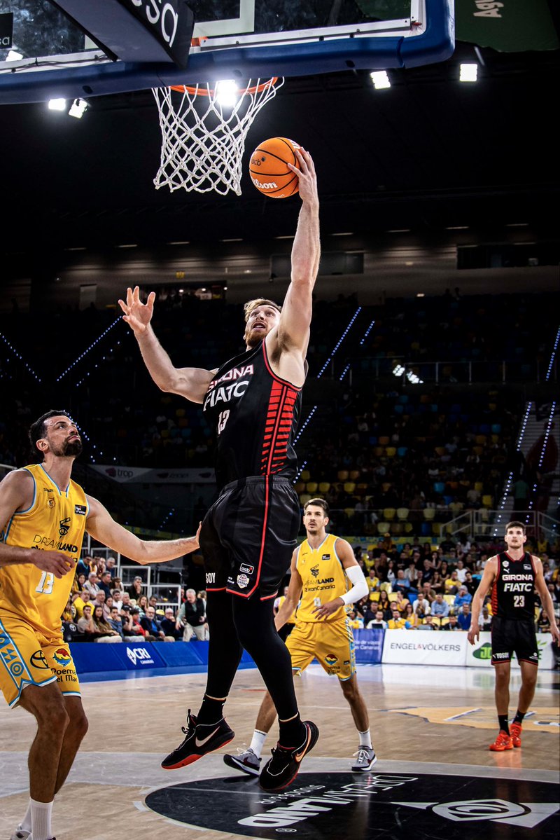 🫡 JAMES KARNIK ha entès perfectament que vol el Bàsquet Girona d’ell.

📊 Molt bon debut del canadenc amb 13 punts i 3 captures. 13 valoració. 16 minuts.