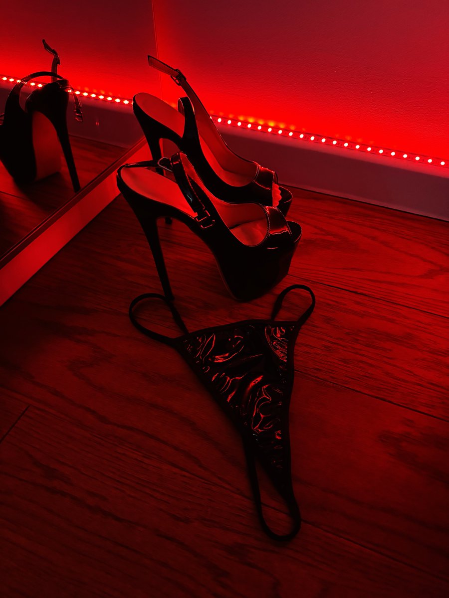 Polishgirl_in_heels tweet media