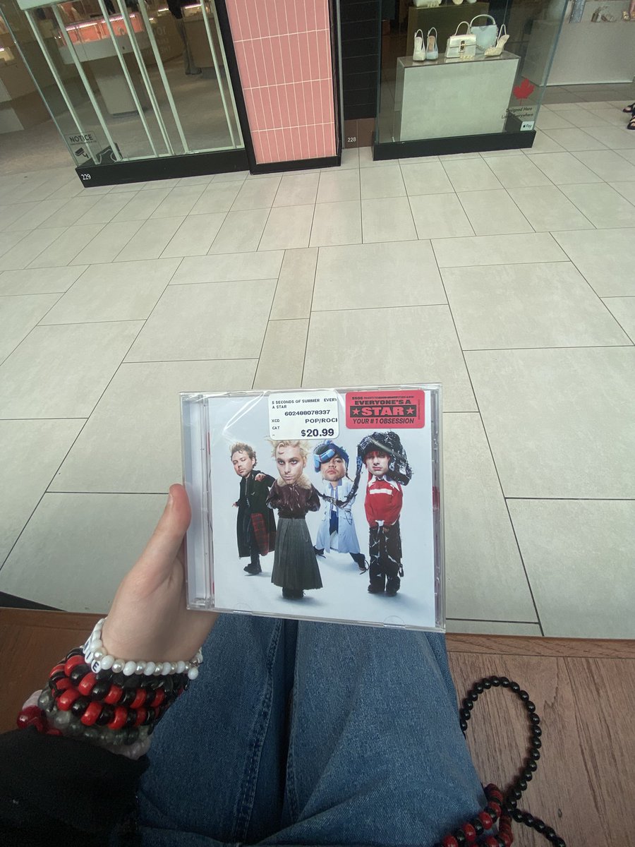 ✦•·𝑺𝒉𝒆𝒍𝒃𝒚⋆.ೃ࿔ 卌| SEEING 5SOS! tweet media