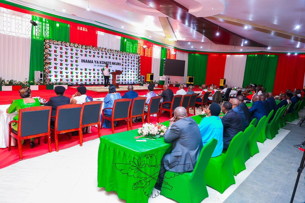 ButoyiJon's tweet photo. « Méditez l’hymne du parti » – @GeneralNeva aux cadres du @CnddFdd. Une parole presque biblique. Car qui médite, se transforme. Qui se transforme, construit. La démocratie a pris racine au Burundi. Rendons grâce et travaillons ensemble. #Burundi #FoiEtAction https://t.co/F5a97cetiO
