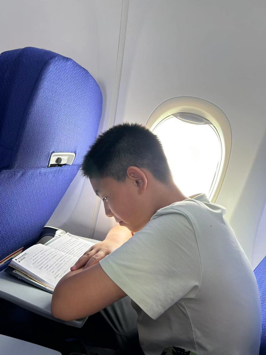 chun_qiu91227's tweet image. New semester, new goals!  Whether you’re chasing dreams or mastering new skills, let’s start this term with energy u0026 focus. Share your first-day vibe below! #BackToSchool #NewTermVibes