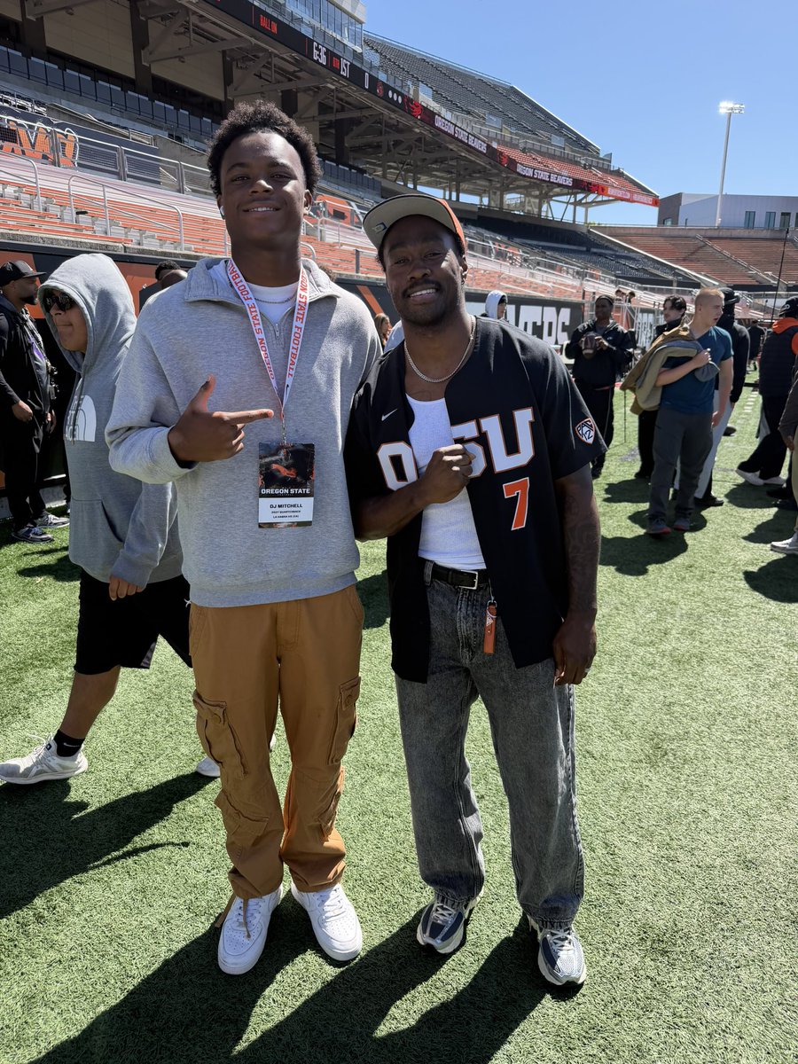 DJ_Mitchell1X's tweet image. #GODISGREAT @DJ_Mitchell1X @OrtegeJenkins16 @malikmurphy @SmvOperator @Aaronbutlerrr @BeaverFootball @MikeDoc40 @EronHodges THANK YOU @BlairAngulo @LHHighlanders @DavidDelgado_OC @ocvarsityguy @PlantedOneiric @get_offered @SammySakioka @SteveFryer #springame #oregonstate @LA__WCP