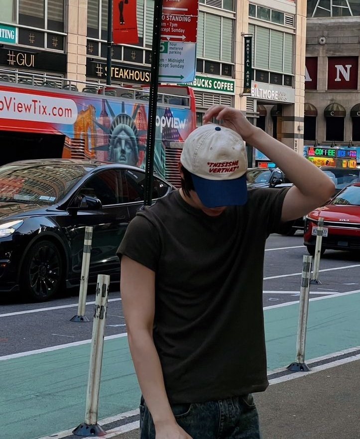 HOURLY FIRST tweet media