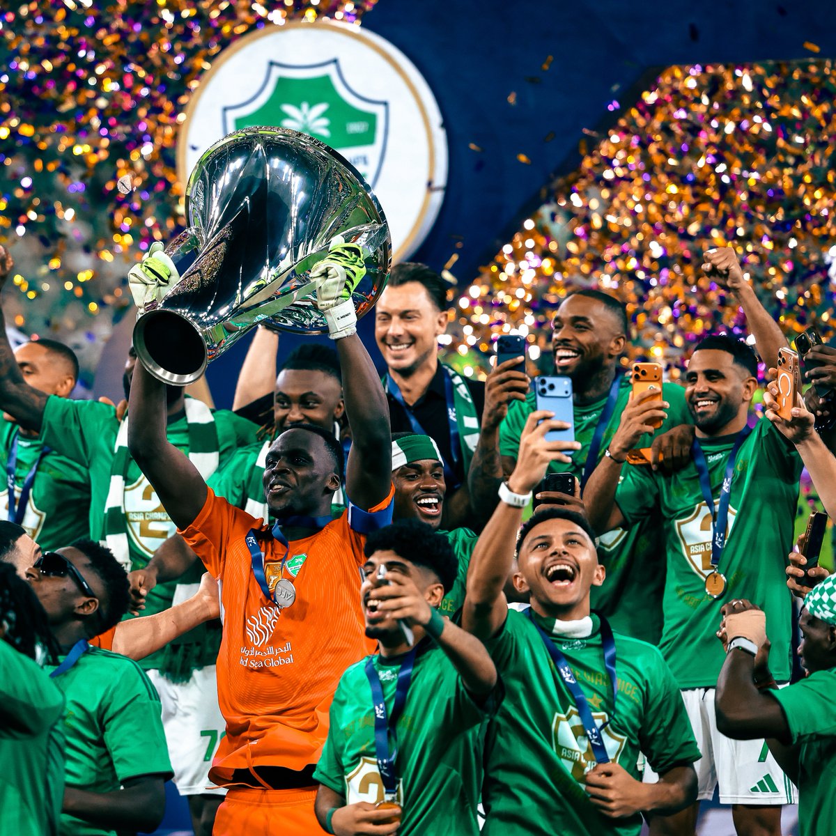 ysrb10's tweet photo. تحت هذه التغريدة صور احتفالات الاهلي ببطولة آسيا للنخبة 2026 من تصويري 🔥
1 https://t.co/bvvf8VBFYY