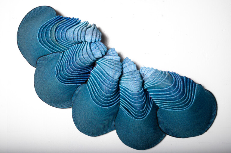 HenselGallery's tweet image. The “Sculpture” category is a strong reminder that soft materials can hold serious form. Susan’s work pushes against assumptions about textile media in the best possible way. #textileart #fiberart #contemporaryart #embroidery #fineart #modernart #installationart #design #texture