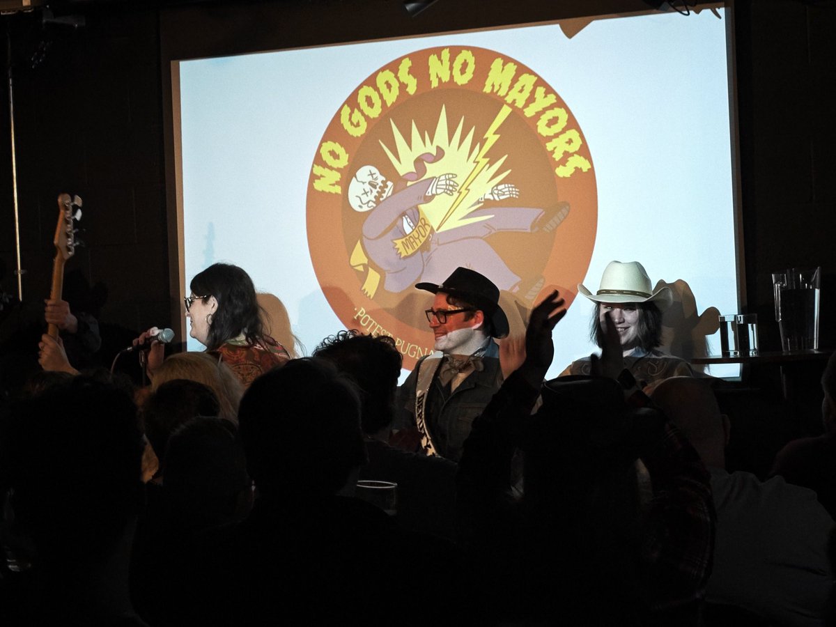 pinstripeowl's tweet photo. Photos from live @nogodsnomayors municipal show earlier. I love a good visual reference 🐅 https://t.co/kddp282rYP