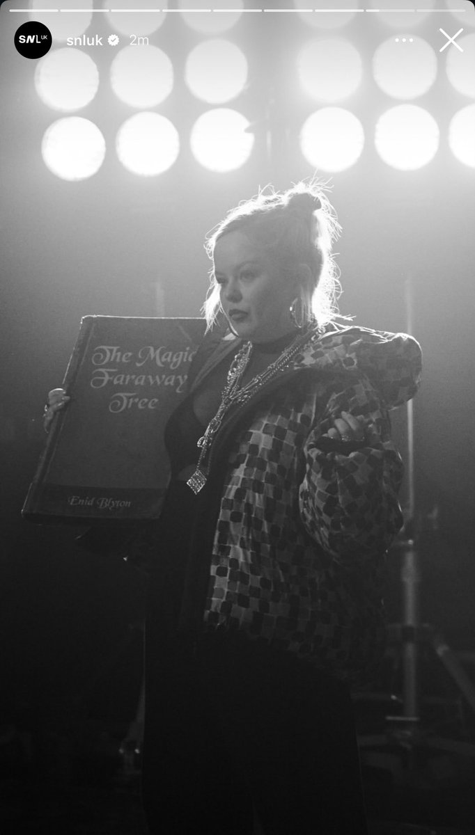 this should be Nicola’s album cover

#NicolaOnSNLUK