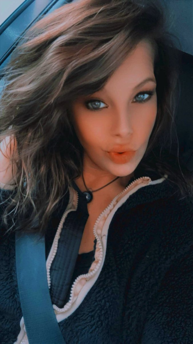 Sexy lil momma 🌹 😘 tweet media