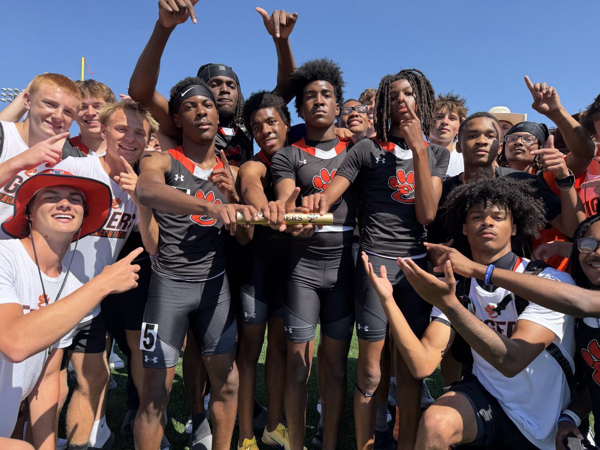 Varsity 4x4 caps off the meet with a dub and a season best time!

~3:24.12~

Green (Fr.) - 50.2*
Wilson - 51.7
Humphrey (So.) - 52.37
Davis (So.) - 49.53*