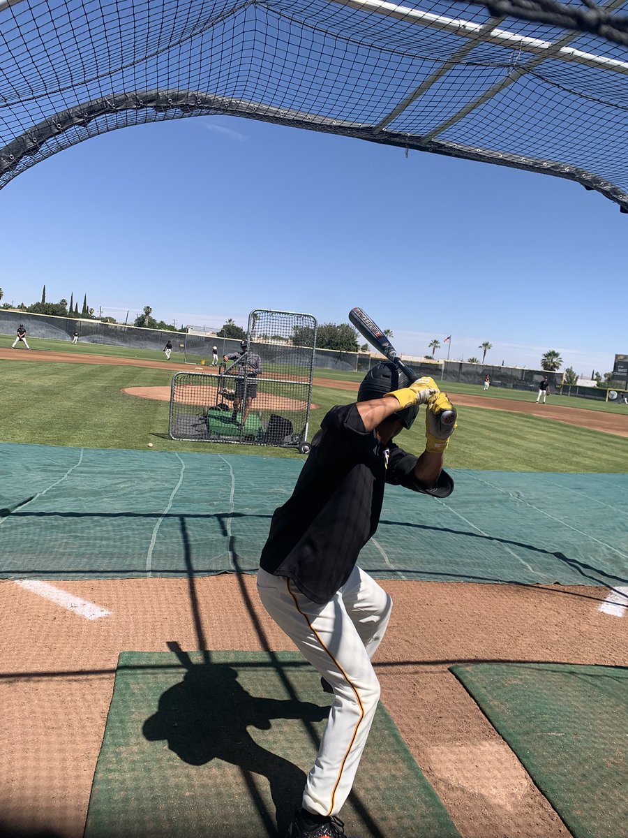 taftcollegeball's tweet photo. Yesterday was Coach Vince’s last home baseball game. The result of the game did not turn out as planned. Now the Cougars will have to wait until tomorrow to see if they receive an at-large spot in the @3C2Asports playoffs. https://t.co/jALY6MYiCC