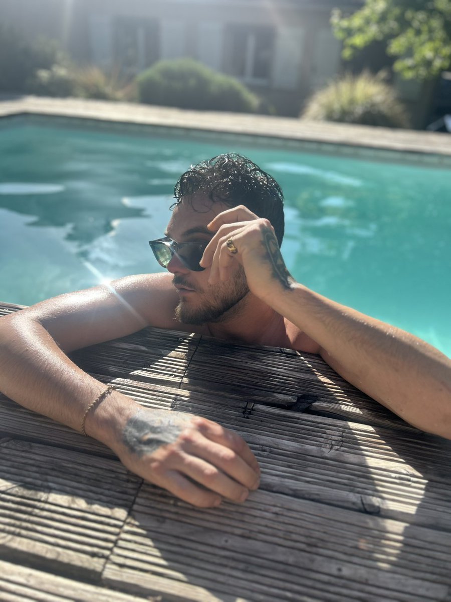 Alessio_Br8's tweet image. #SummerVibes #PoolTime #ChillMode #Sunshine #GoodVibes
🌞💦