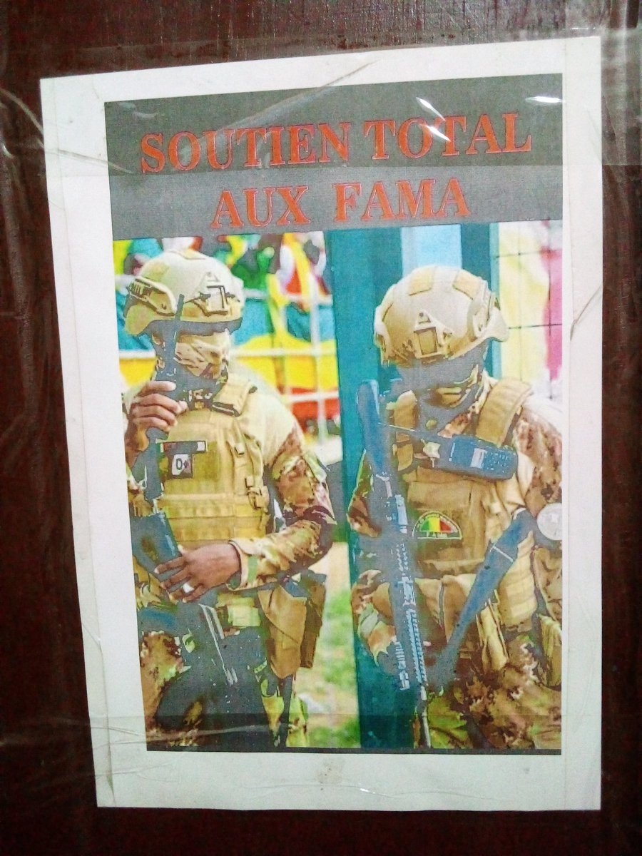 choubaga's tweet photo. Les terroristes ont non seulement échoué sur le terrain, ils ont également échoué à nous faire douter de la capacité de nos forces de l'ordre.
Le peuple reste debout avec son armée 🇲🇱 https://t.co/ntqlTboHeK