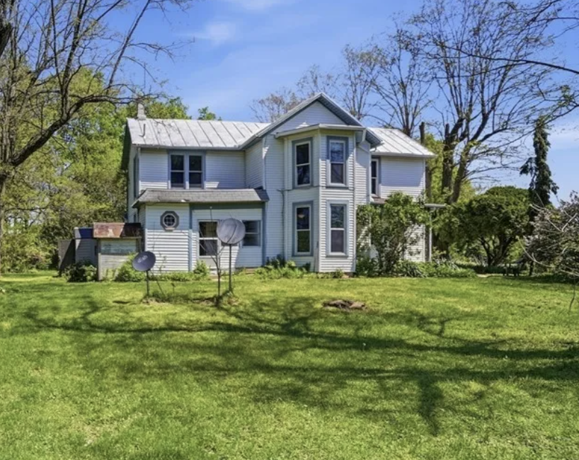 oldhousecalling's tweet image. $310K. 3.3 private, secluded acres with this c.1860 Historic #Ohio #Farmhouse with original details. countrylifedreams.com/c-1860-histori…