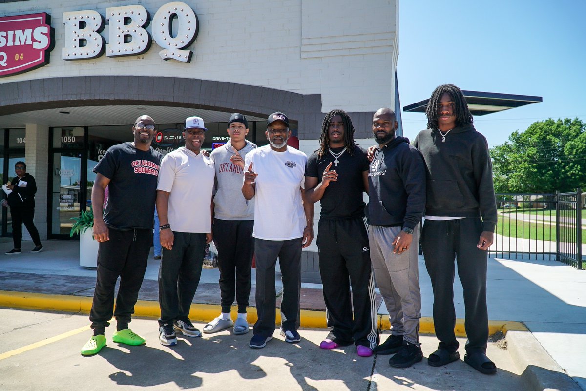 RealBillySims's tweet image. Had a blast with OU RB @tory_blaylock6  last weekend in Norman!  Celebrated the grand re-opening @BillySimsBBQ  and met both old new folks.  Come check it out at 1050 N Flood St and let us know how we did!  #billysims #billysimsbbq #boomersooner
