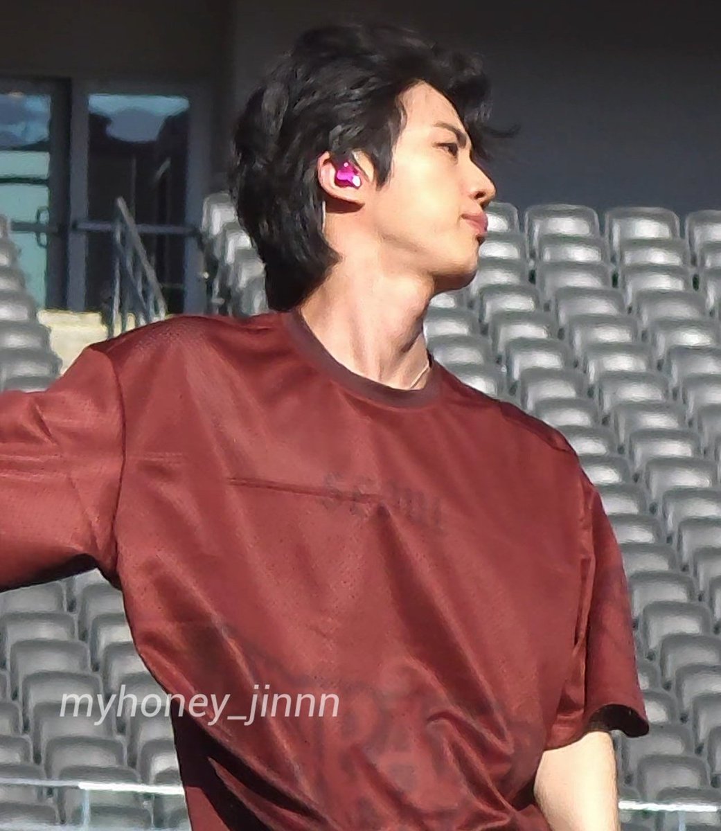 onlyforseokjini's tweet photo. a 10 out of 10 side profile https://t.co/LV4m9MJHlC