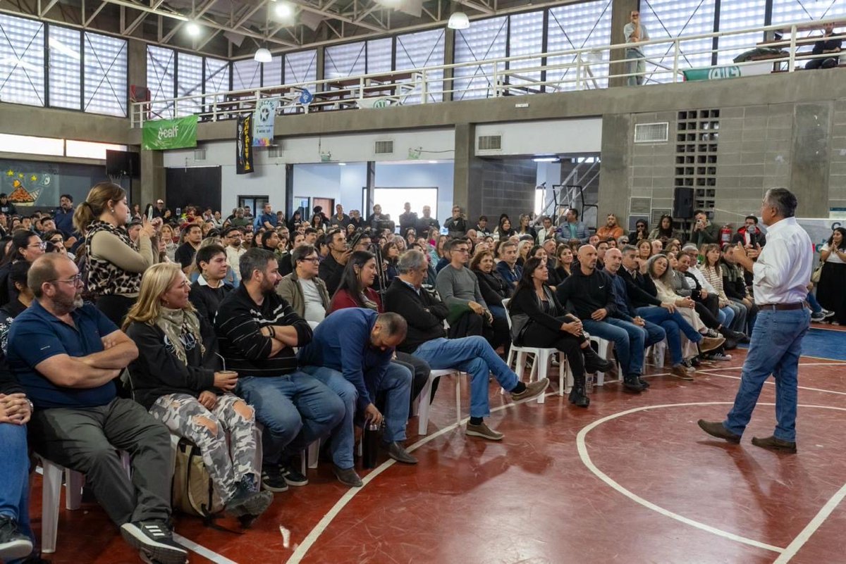 soledezapala's tweet photo. Gran encuentro del Frente Grande Neuquén, con la presencia del gobernador @Rolo_Figueroa 

Con compromiso y convicción, seguimos construyendo el Neuquén que queremos. Somos fanáticos de esta provincia.

#Neuquén #Gestión https://t.co/SlypT8nH6O