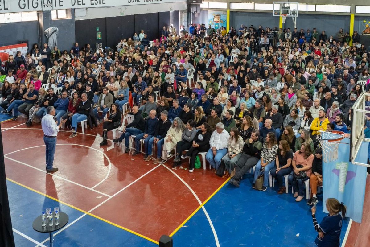 soledezapala's tweet photo. Gran encuentro del Frente Grande Neuquén, con la presencia del gobernador @Rolo_Figueroa 

Con compromiso y convicción, seguimos construyendo el Neuquén que queremos. Somos fanáticos de esta provincia.

#Neuquén #Gestión https://t.co/SlypT8nH6O
