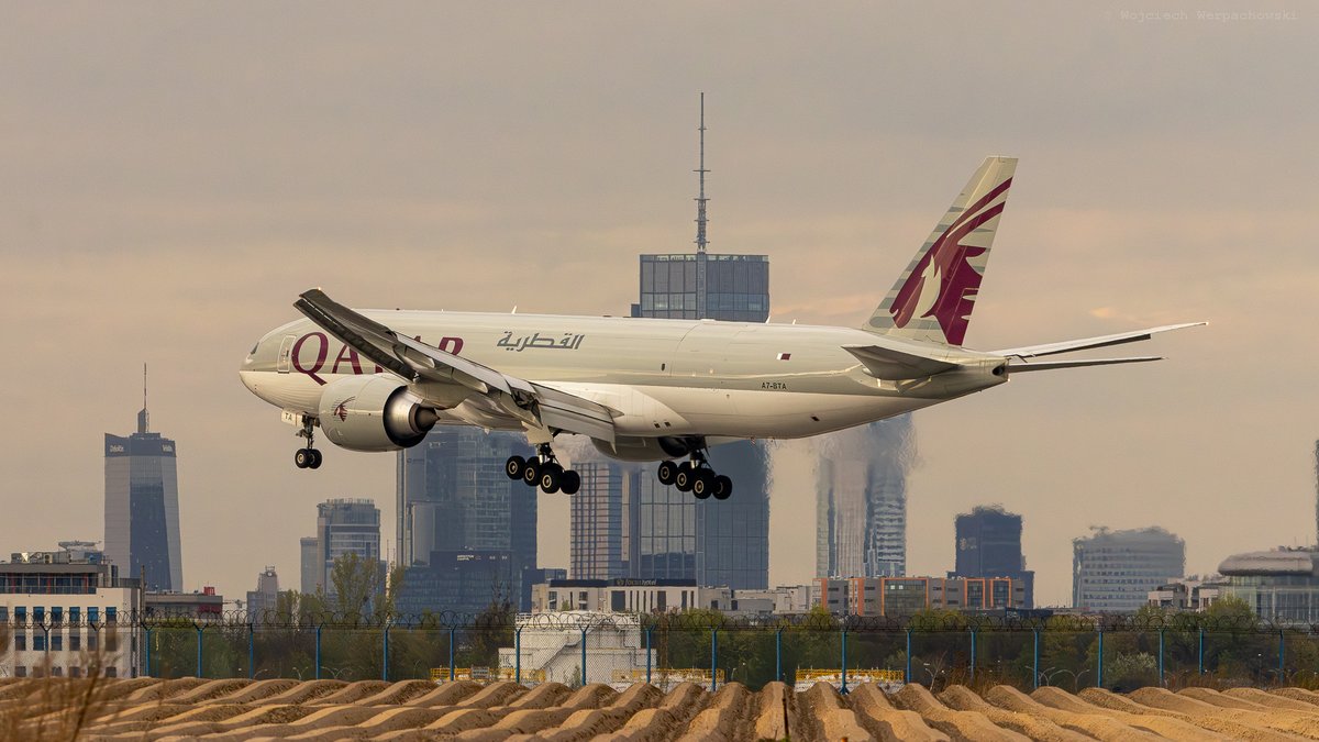 Woit_1900's tweet image. Stołeczny skyline...z towarowym @qatarairways 
#planespotting #Woitfoci @ChopinAirport #aircargo