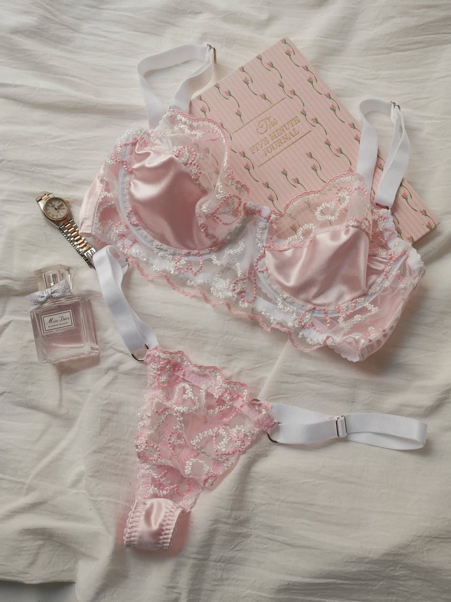 Me encantó este set, alguien que me lo patrocine 😍🙈🥵