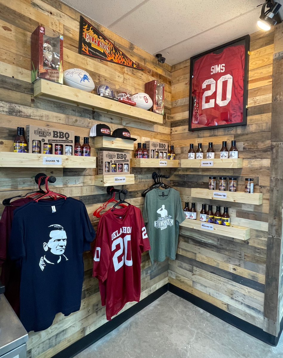 RealBillySims's tweet image. Had a blast with OU RB @tory_blaylock6  last weekend in Norman!  Celebrated the grand re-opening @BillySimsBBQ  and met both old new folks.  Come check it out at 1050 N Flood St and let us know how we did!  #billysims #billysimsbbq #boomersooner